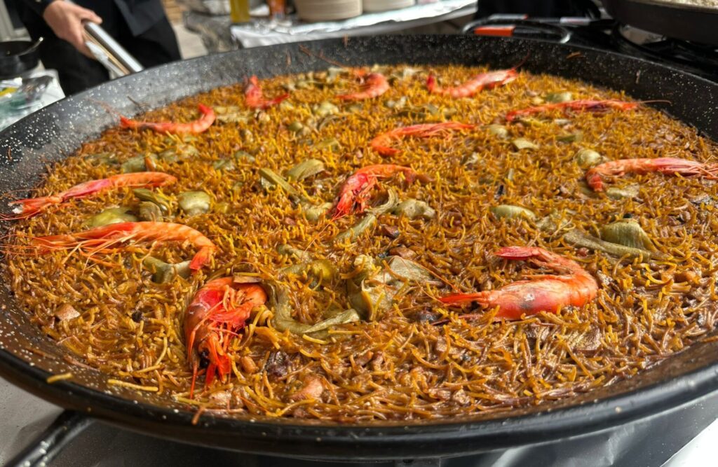 Neptuno, Arroceria en Benicarló. Fideua de langostino con alcachofa.