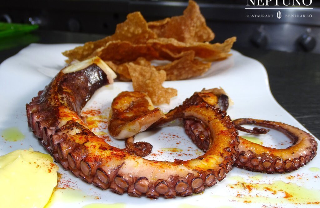 Neptuno, Jornadas Gastronómicas del Pulpo y la Carxofa cerca de Peñíscola. Patas de pulpo a la gallega con patatas.
