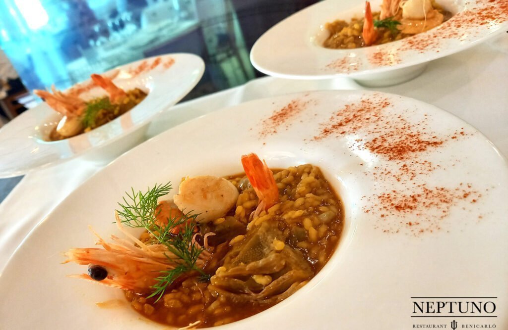 Neptuno, Restaurante cerca de Vinaròs. Arroz de mariscos servido en 3 platos.