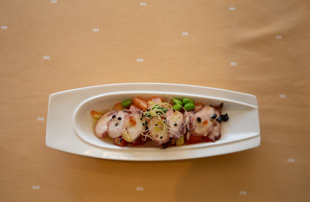 Neptuno, Mariscos frescos del día en Benicarló. Plato de pulpo para degustar.
