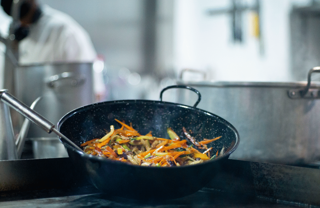 Neptuno, restaurante para eventos cerca de Cálig. Wok de verduras.