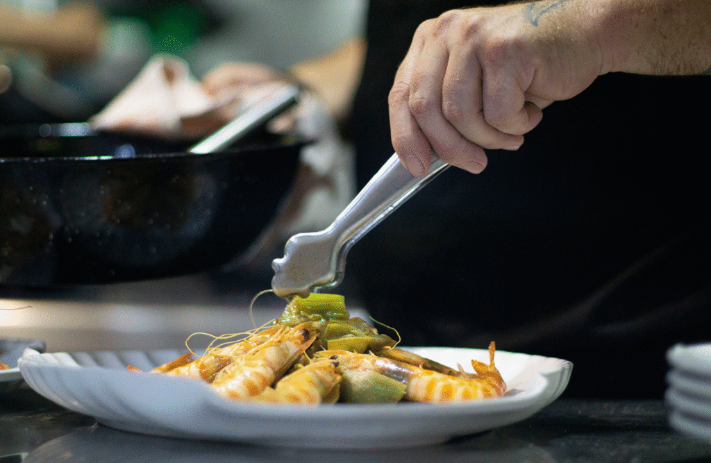 Neptuno, restaurante para eventos cerca de Vinaròs. Plato de gambas caliente.